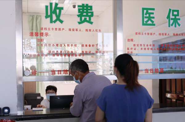 职工医保住院是自己先垫付吗