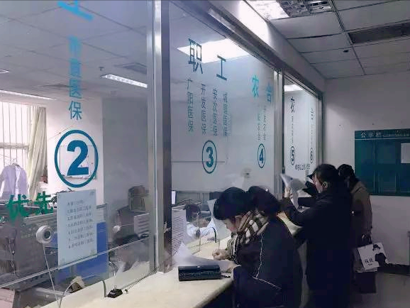 职工医保住院是自己先垫付吗