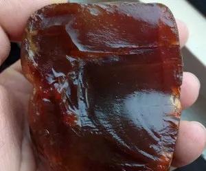 白玛瑙越戴越穷是真的吗