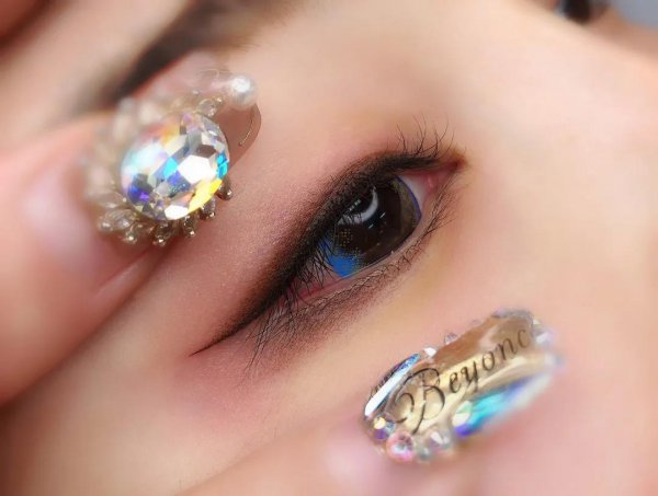 不适合纹眼线的五类人