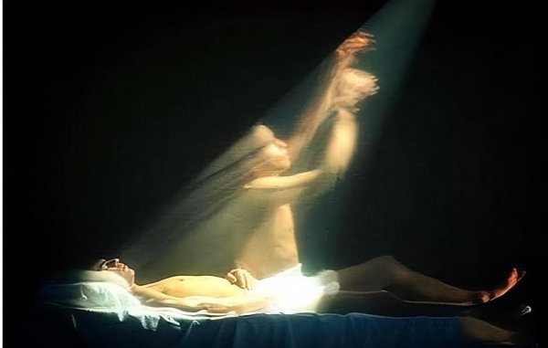 死去的人会回来看活着的亲人吗