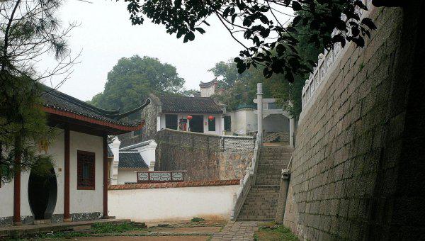 岳阳楼位于哪个省的城市