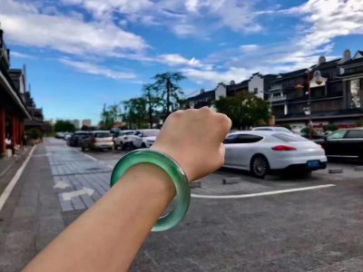 翡翠b货戴着对人体有害吗 b货翡翠都有什么特点