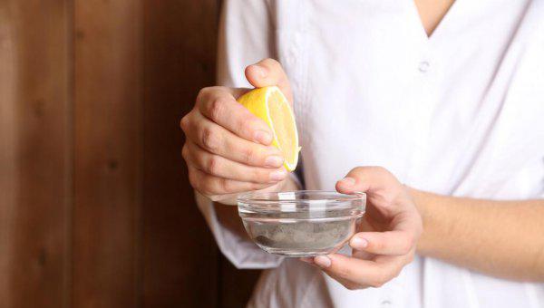 如何赶走耳边的蚊子