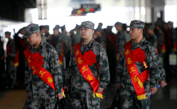 大学当兵两年退役能拿多少钱