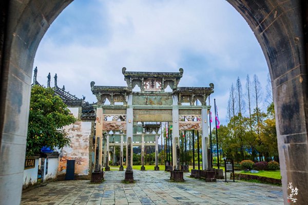 安徽黄山牌坊群在哪里