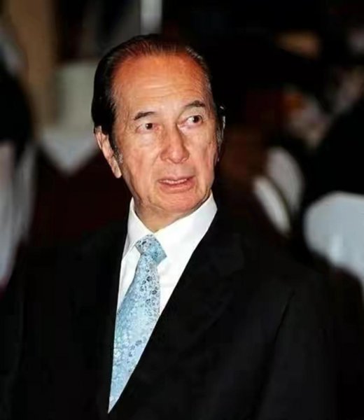 崩牙驹的个人资料及简介