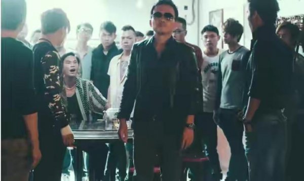 崩牙驹的个人资料及简介