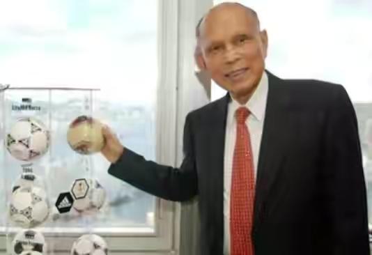 崩牙驹的个人资料及简介