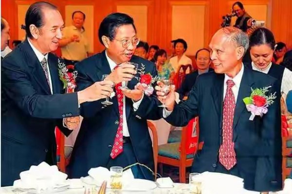 崩牙驹的个人资料及简介