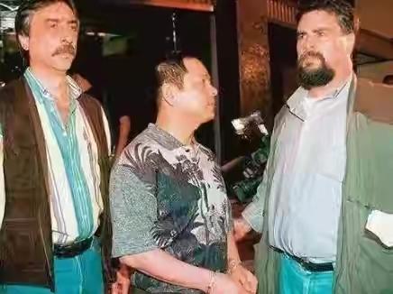 崩牙驹的个人资料及简介