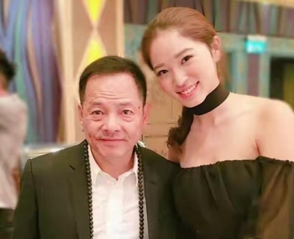 崩牙驹的个人资料及简介