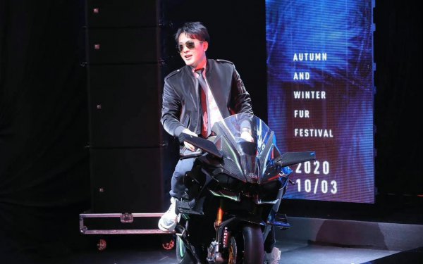 直播网红辛有志的个人资料