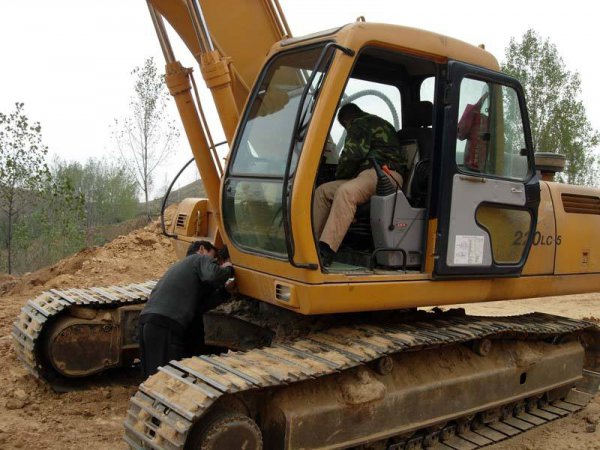 挖掘机培训学费多少钱