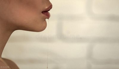 情侣接吻为什么感觉不到口臭 人的口水为什么是臭的