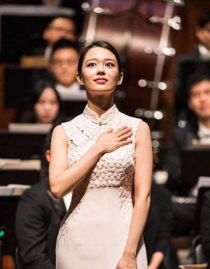 郎朗老婆吉娜是哪国人