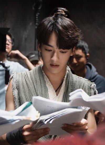 何洛洛个人资料简介