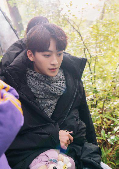 何洛洛个人资料简介