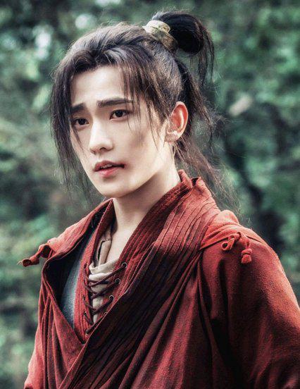 何洛洛个人资料简介