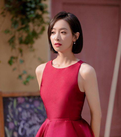 何洛洛个人资料简介