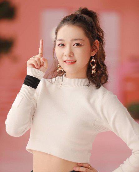 何洛洛个人资料简介