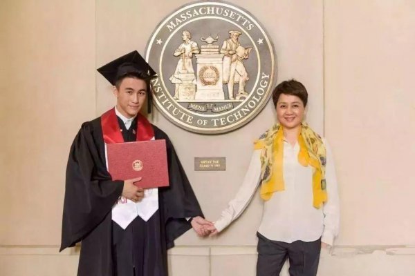 奚梦瑶老公何猷君个人资料简介