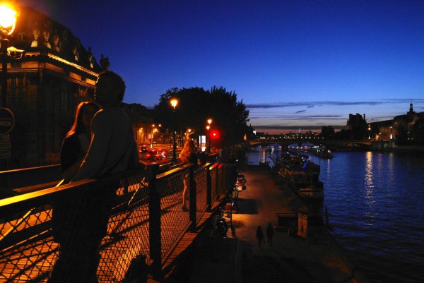 丈夫发现妻子外面有人了怎么办