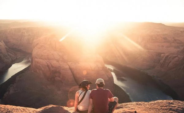 一个已婚男人对婚外女人真爱的表现