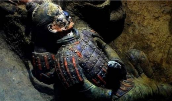 兵马俑的颜色本来是什么色