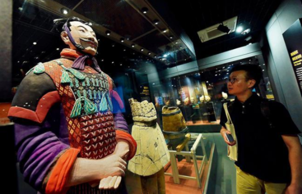 兵马俑的颜色本来是什么色