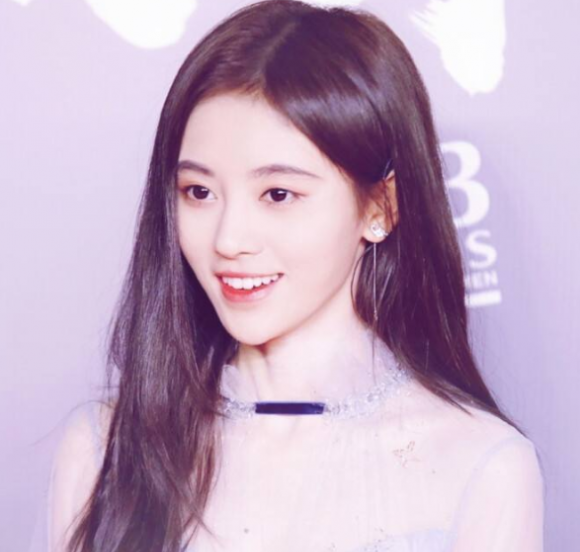 鞠婧祎做过容吗