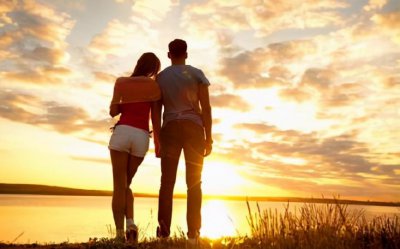 情侣聊天怎么找话题 恋爱时聊什么话题可以增进感情