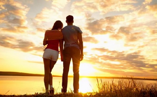 情侣聊天怎么找话题