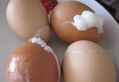 煮鸡蛋为什么会爆壳是什么原因 煮鸡蛋为什么老是破壳