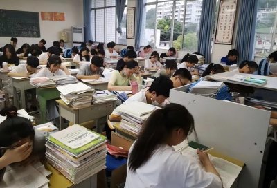 文科女生适合专业15个 女孩子能报考的文科专业有哪些