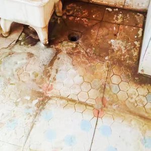 洗厕所污垢用什么最好 卫生间清除污垢的实惠小妙招