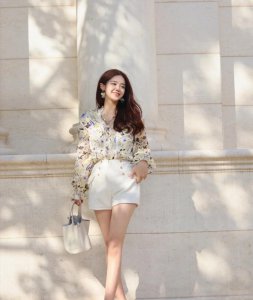 花衬衫搭配什么裤子好看 印花衬衫的三种时尚穿搭方式