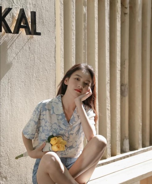 花衬衫搭配什么裤子好看