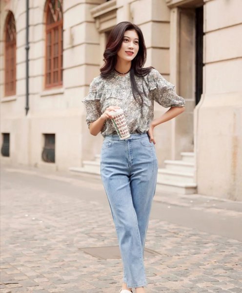 花衬衫搭配什么裤子好看