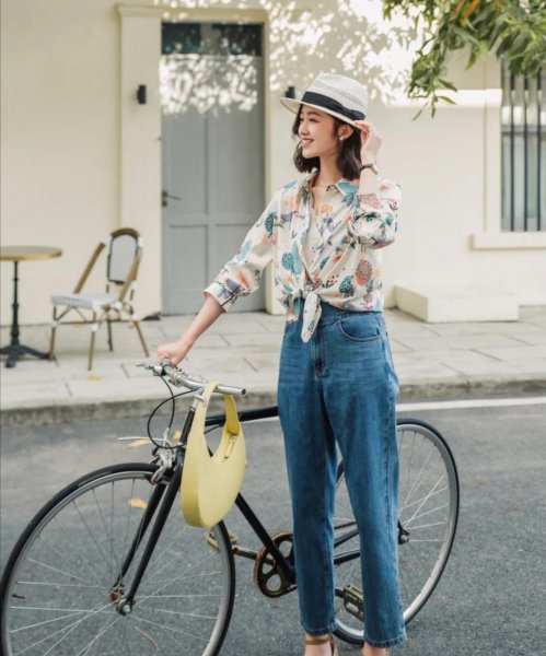 花衬衫搭配什么裤子好看