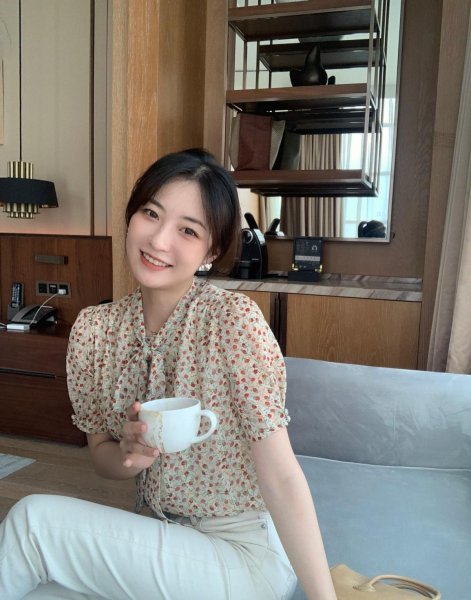 花衬衫搭配什么裤子好看