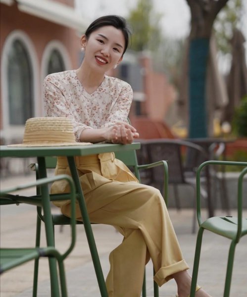 花衬衫搭配什么裤子好看