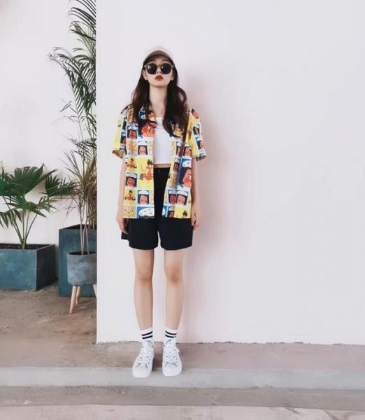 女生花衬衫怎么搭配好看