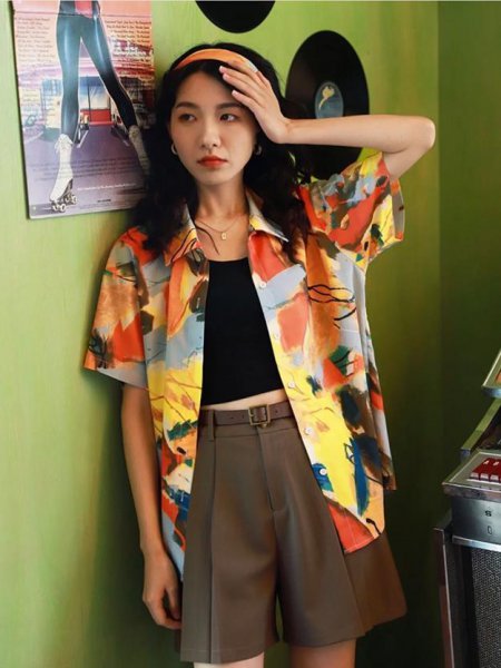 女生花衬衫怎么搭配好看