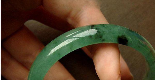 鉴别翡翠最简单方法