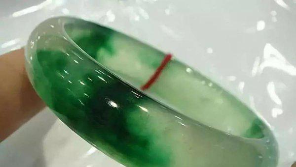 鉴别翡翠最简单方法