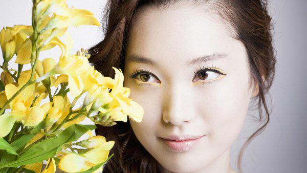 中短发的懒人头发扎法