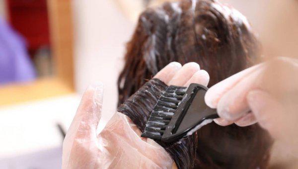 染发剂弄到指甲上怎么洗掉