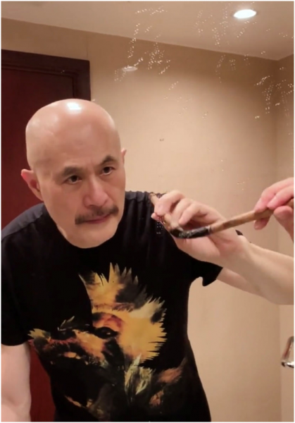 金毛狮王谢逊扮演者是谁