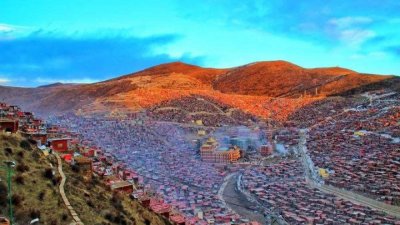 四川省色达在哪里 色达是这一生至少要去一次的红色佛国